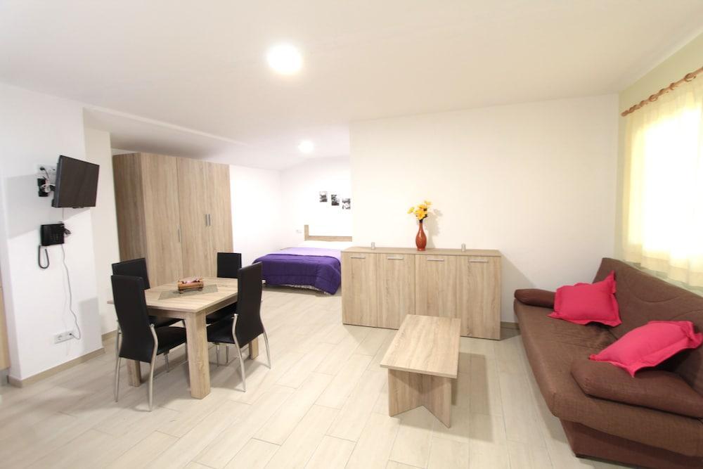 อพาร์ตโฮเทล จูเลียโน Aparthotel เอมปูเรียบราบา ภายนอก รูปภาพ