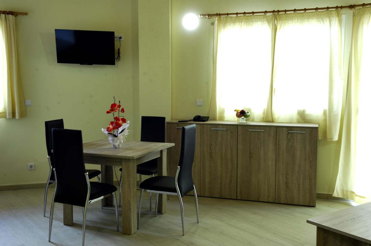 อพาร์ตโฮเทล จูเลียโน Aparthotel เอมปูเรียบราบา ภายนอก รูปภาพ