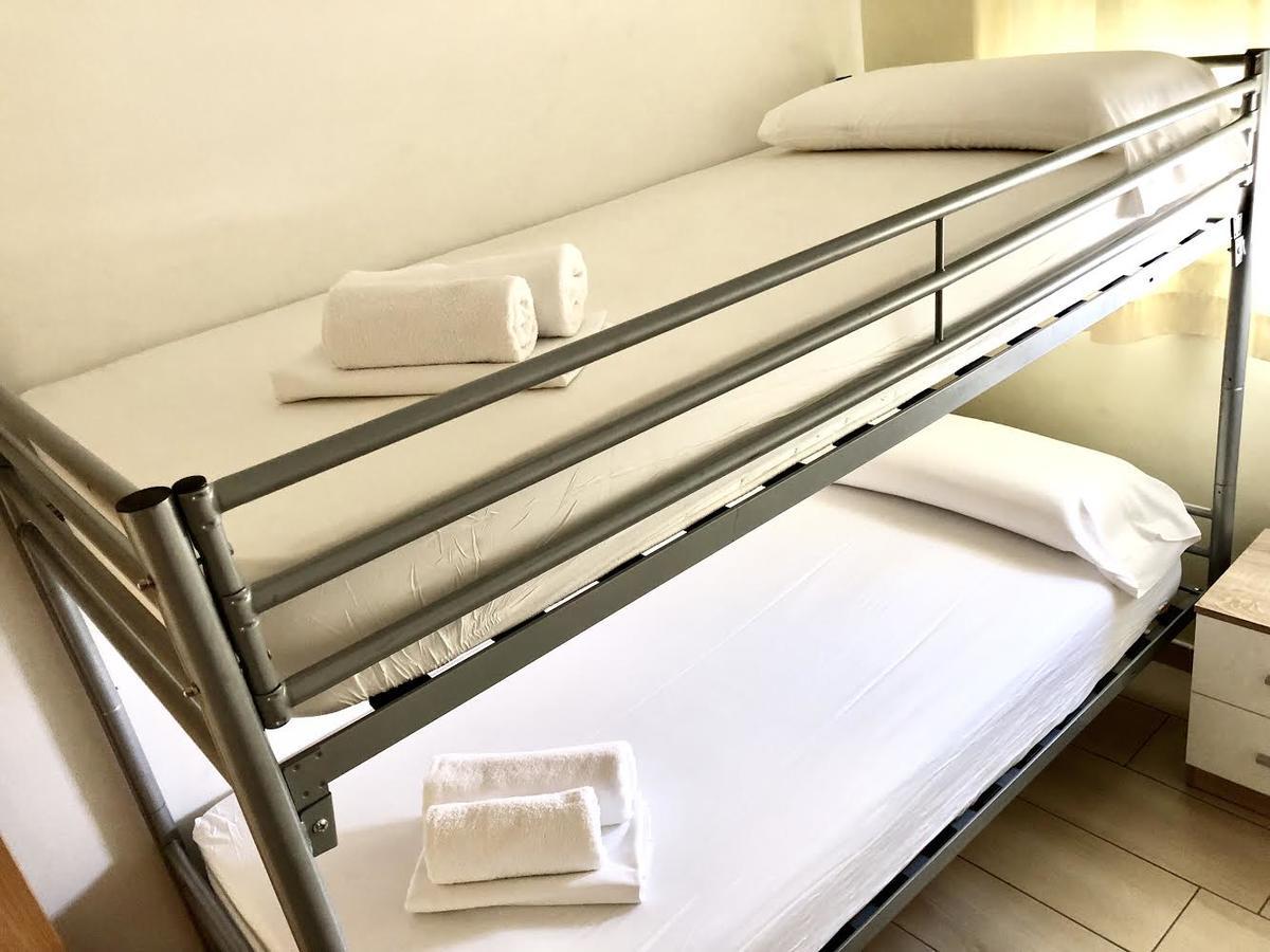 อพาร์ตโฮเทล จูเลียโน Aparthotel เอมปูเรียบราบา ภายนอก รูปภาพ