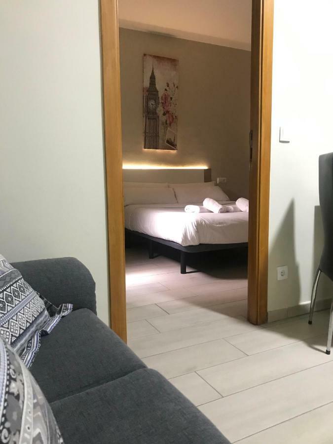 อพาร์ตโฮเทล จูเลียโน Aparthotel เอมปูเรียบราบา ภายนอก รูปภาพ