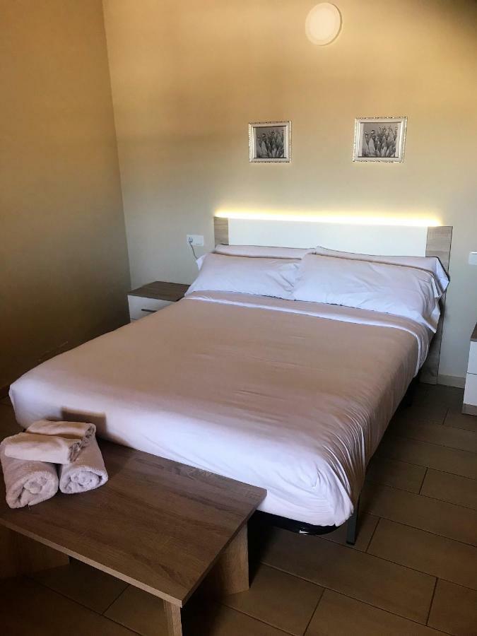 อพาร์ตโฮเทล จูเลียโน Aparthotel เอมปูเรียบราบา ภายนอก รูปภาพ